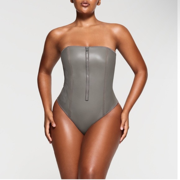 SKIMS Scuba One Piece Swimsuit NWOT Small gray rubberized - Picture 1 of 9